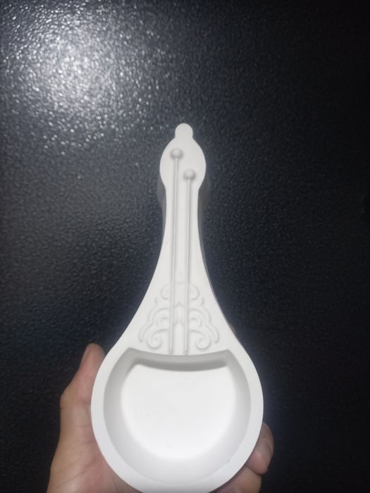 Тойбастар гипстан  жасалган