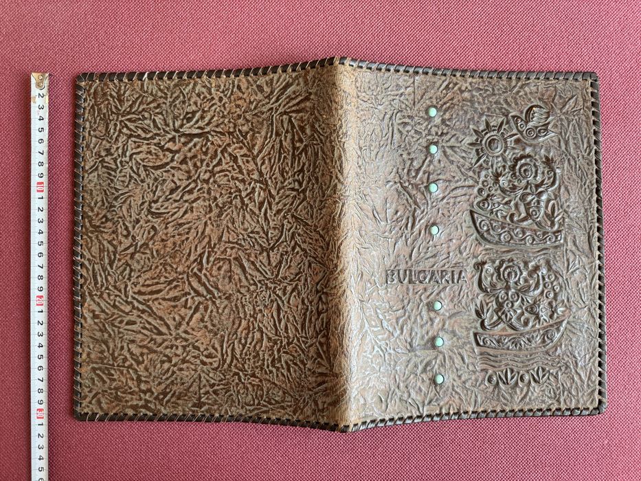 Стари ретро винтидж луксозни кожени папки А3 и А4 за грамоти и отличия