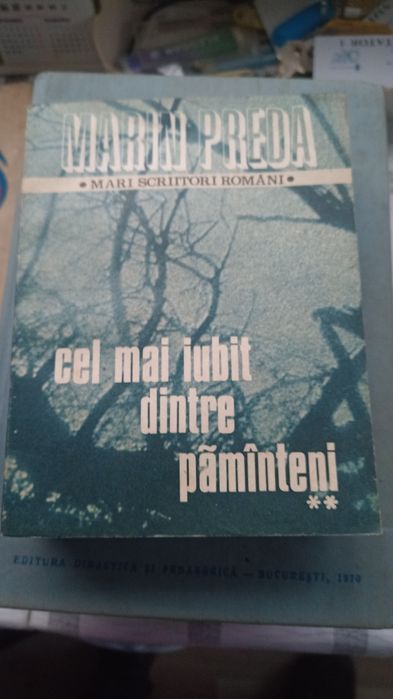 Vind diferite cărți
