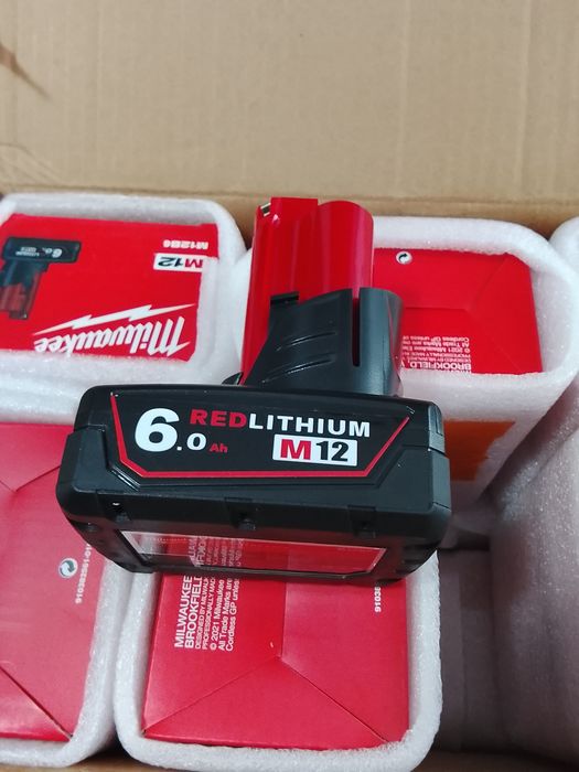 1 buc baterie Milwaukee 12V  6A nou