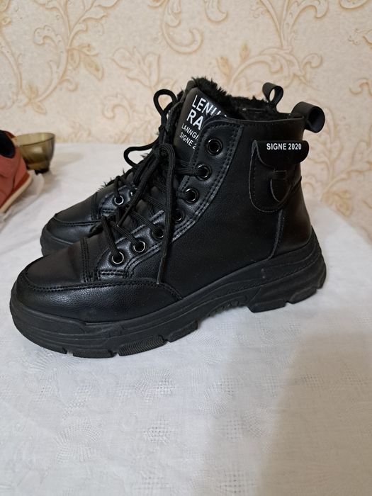 Продам зимние кроссовки