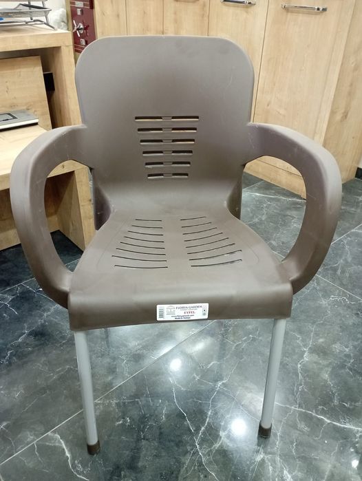 Vand scaune si mese terasa