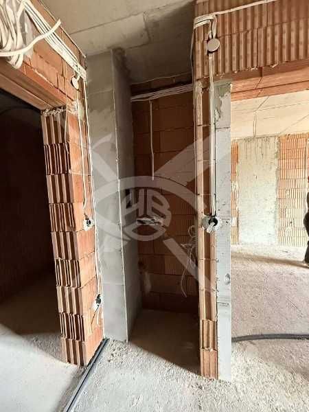 Продава се Двустаен апартамент в София, Хладилника - 62 кв.м за 699 €/кв.м - Снимка #1