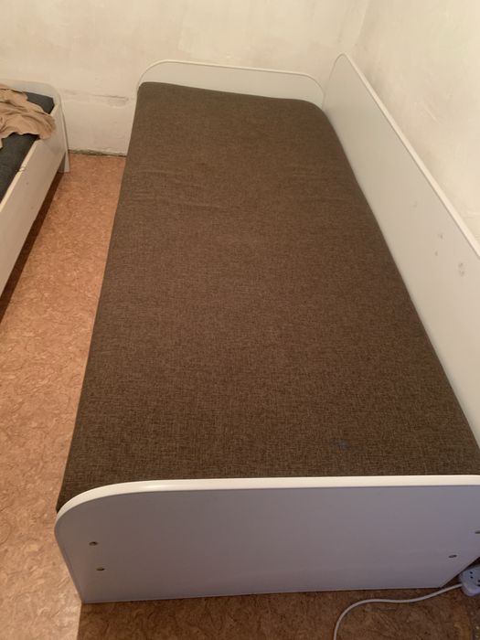 Продам кровати 2000т срочна