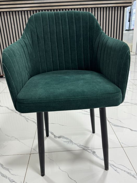 Продам стол, диван, стулья,торг уместен