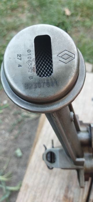 Vând pompa ulei Megane 2 1,6 ,16 v benzina