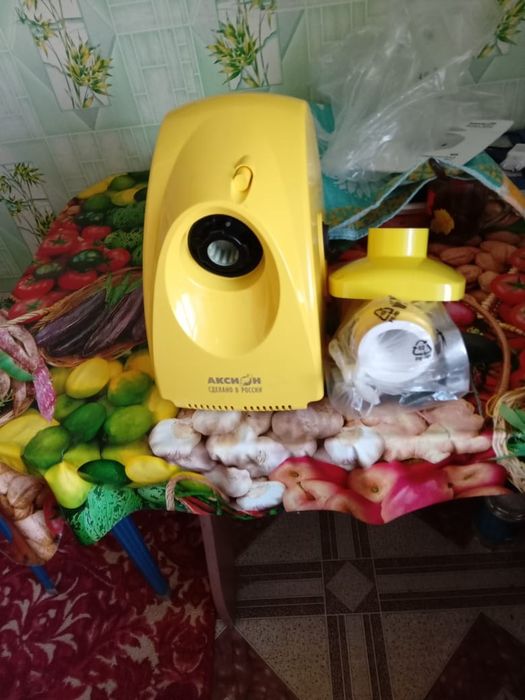 Продам Электромясорубку