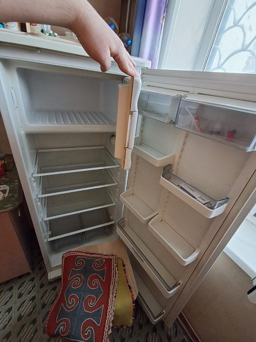 Холодильник   диван,  ковры