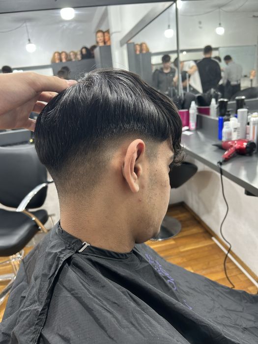 TUNS GRATUIT  Caut modele pentru curs frizerie (sub supraveghere)”