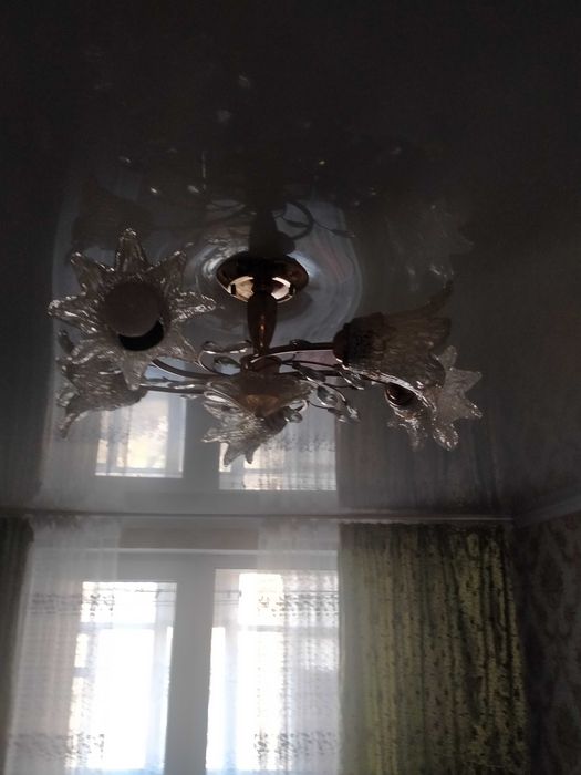 Продам две люстры а отличном состоянии