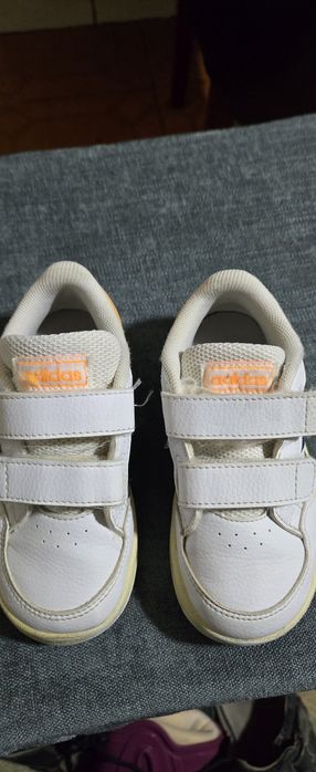 Vând adidași adidas