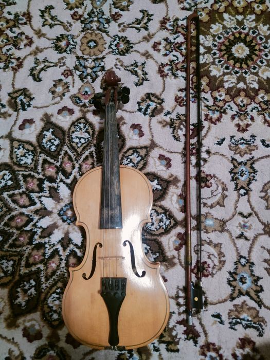 Skripka sotiladi Rossiyadan keltirilgan