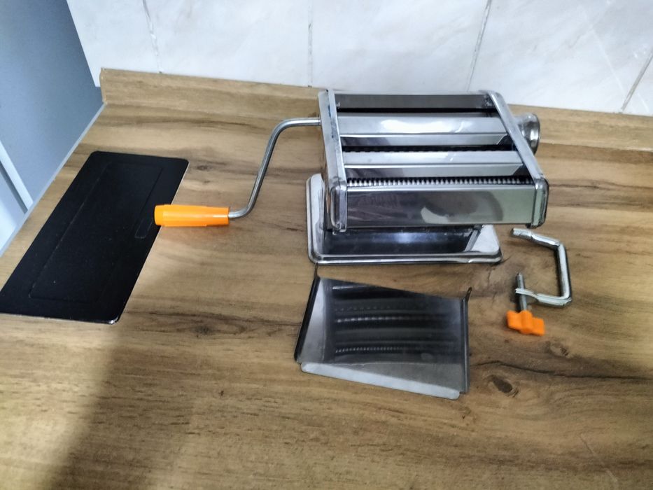 Продам механическую лапшарезку