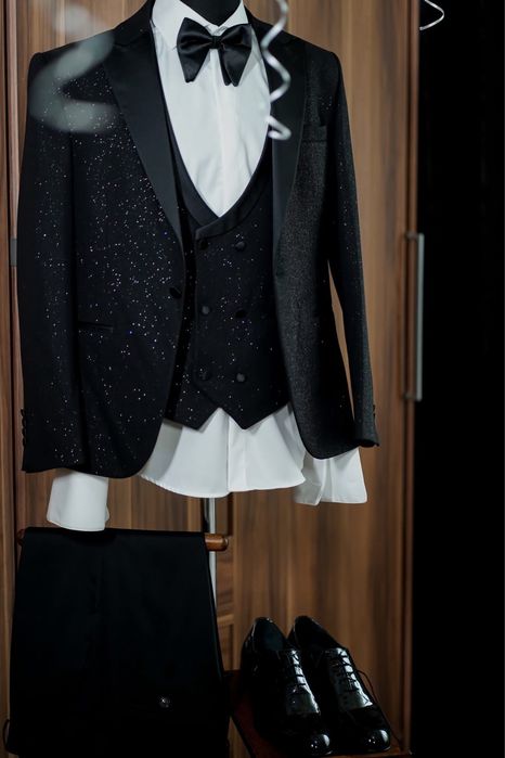 Costum de ceremonie mire