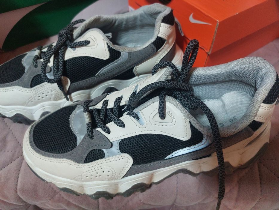 Маратонки Nike и др.