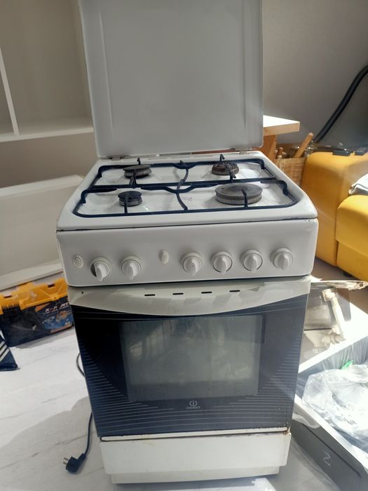 Продам газ плиту. Бу.