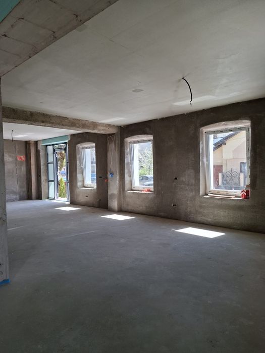 Inchiriez spatiu comercial 105 mp