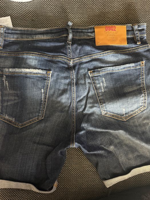 Продават се къси дънкови панталонки на dsquared2
