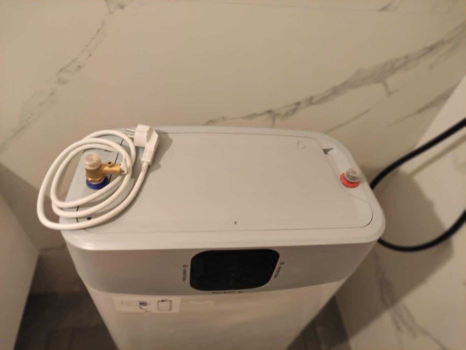 Продавам чисто нов бойлер ARISTON VLS EVO 80EU. Цена 700 лв.