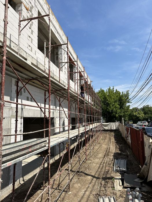 Inchiriez schela ieftin