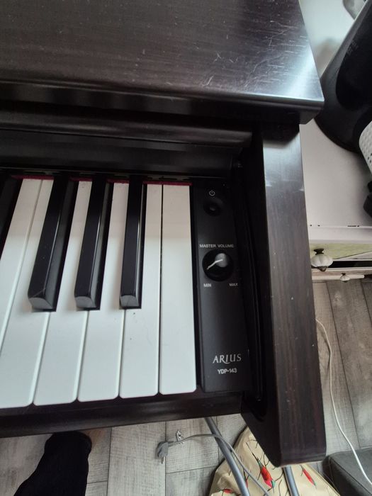 Pianina de vânzare Arius Yamaha