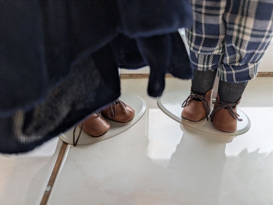 Păpuși portelan, cu suport 35cm