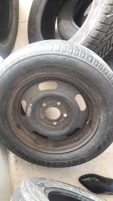 джанта метална с гума 195/65/14 - 1 бр.