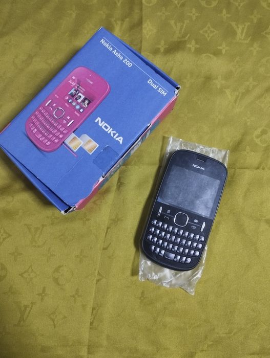 Assalom alekum Telefon Sotiladi Original Nokia asha 200