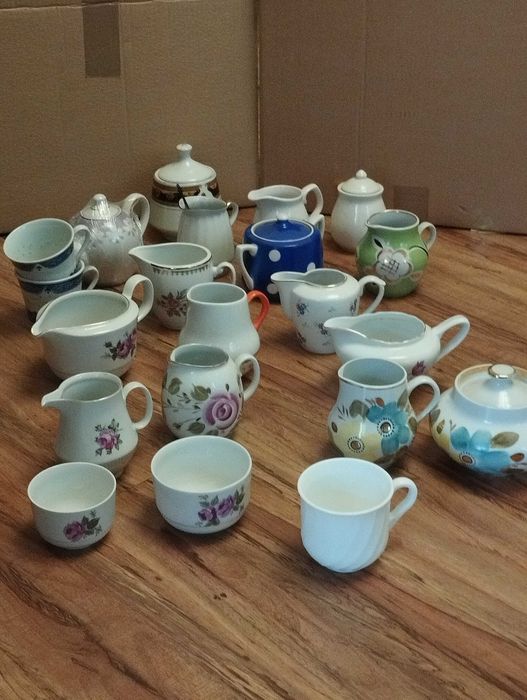 Посуда чашки, молочник, сахарница