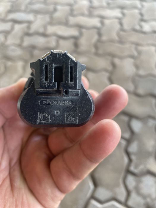 Продам зарядку  BOSHH