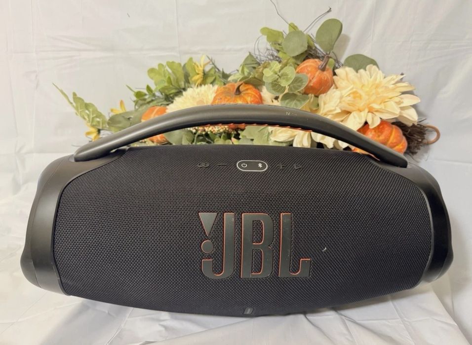 Продавам JBL boombox 3