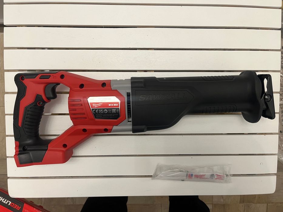 Milwaukee саблен трион 18V - чисто нов (не е използван никога)