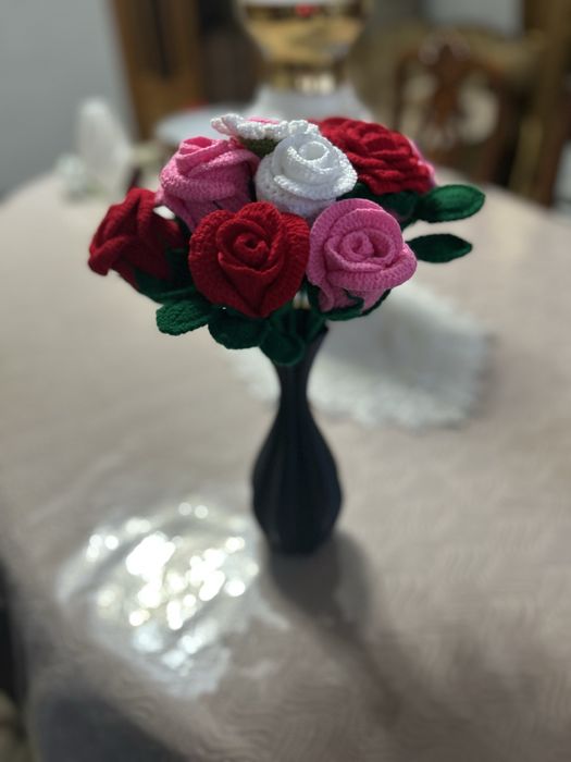 Букет вязаных роз