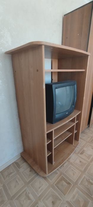 телевизор с тумбой