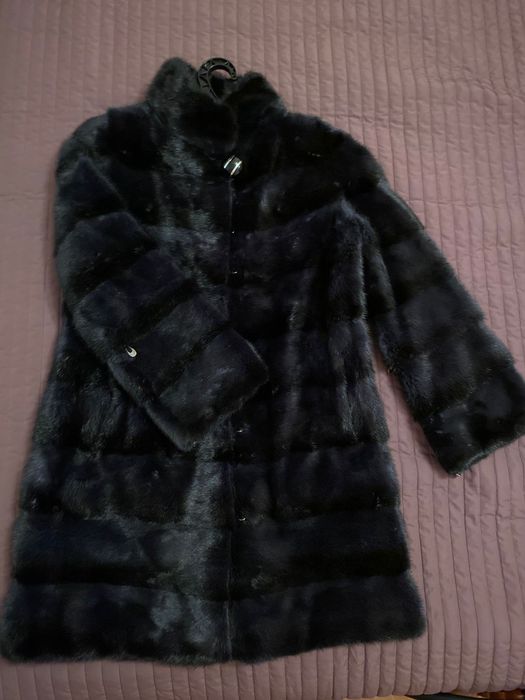 Продам норковую шубу синюю в отличном состоянии