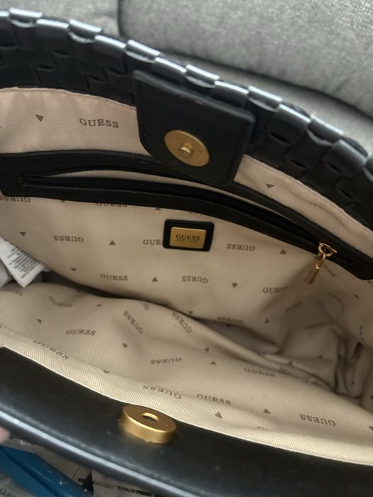 Черна чанта Guess