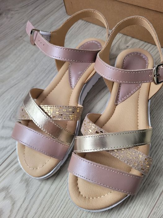 Sandale piele noi!