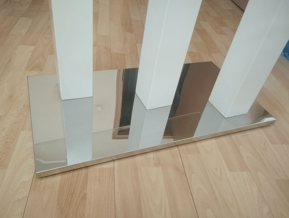 Продавам холна маса