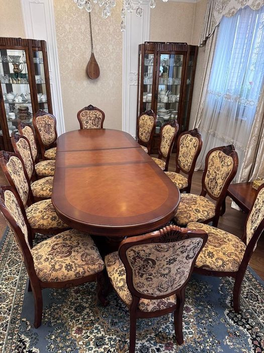 Продам стол для зала(СТУЛЬЯ ПРОДАНЫ)