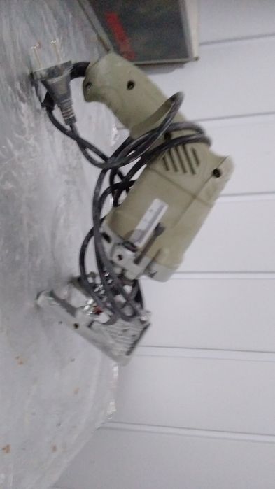 Кромочно-петлевой фрезер