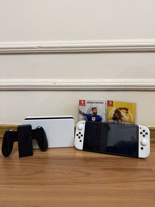 Nintendo Switch OLED белый + FIFA 23 + Mortal Kombat 11