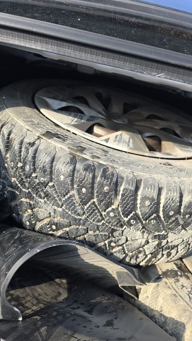 Продам шины с дисками и колпаками