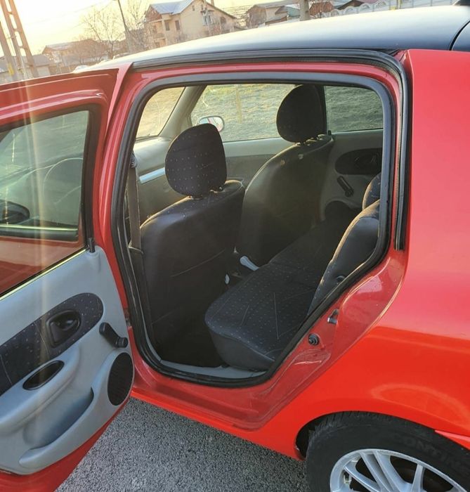 Vand clio 2 colantata total!