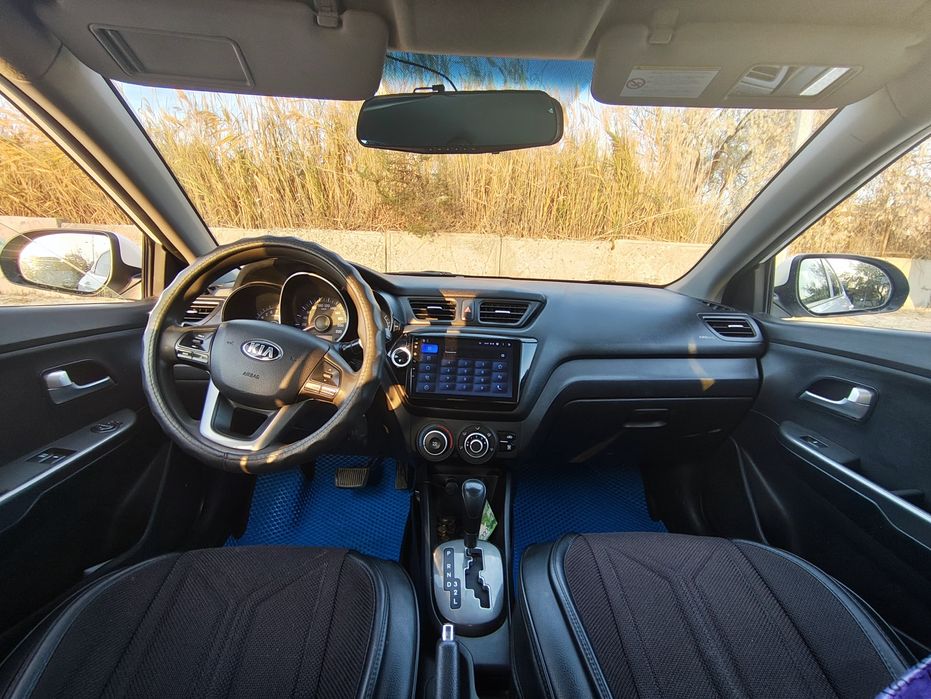 Продам автомобиль Kia Rio