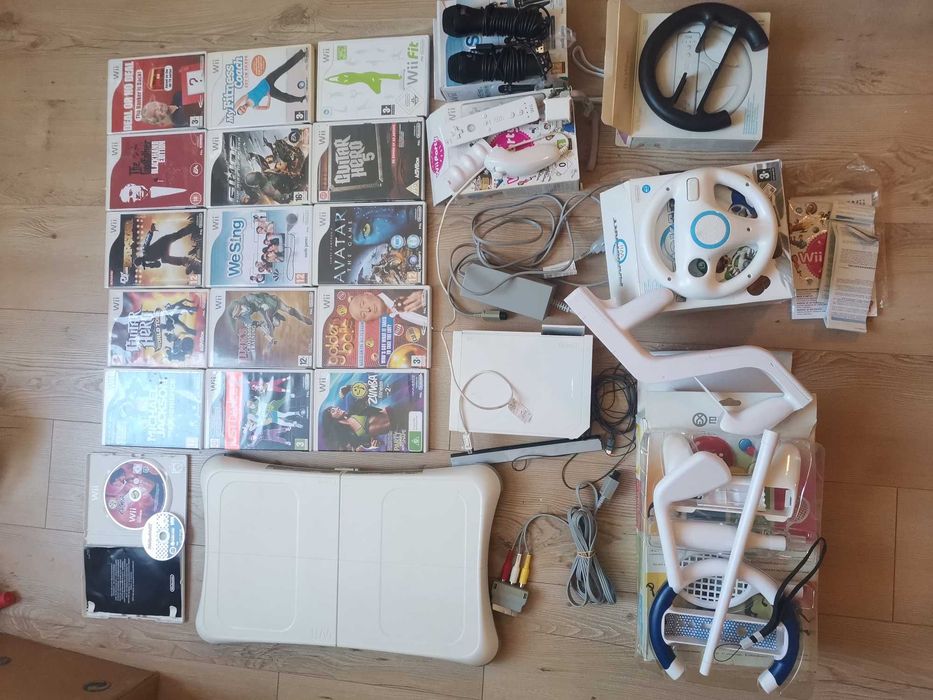 Продавам конзола Nintendo Wii с аксесоари и игри