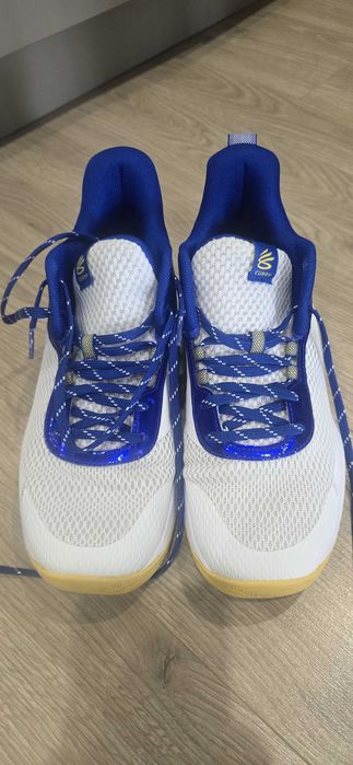 Продам оригинальные кроссовки Under Armour