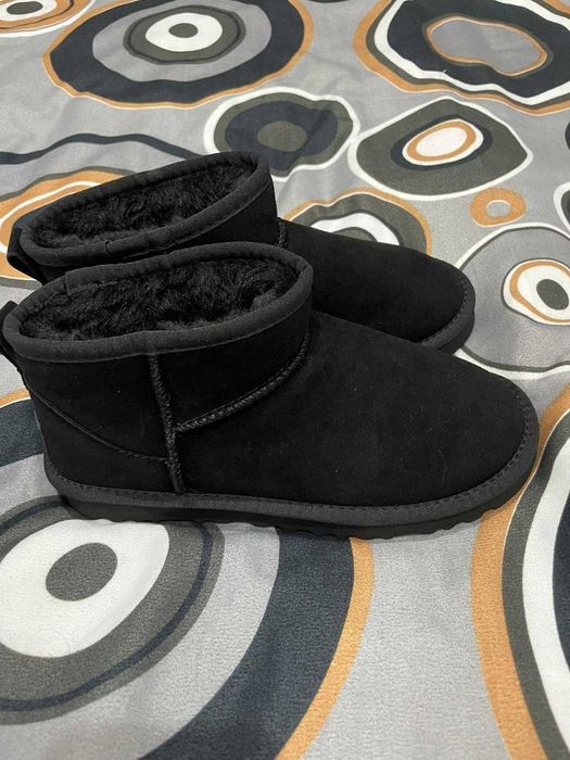 UGG Scurt Masura 37 Negri