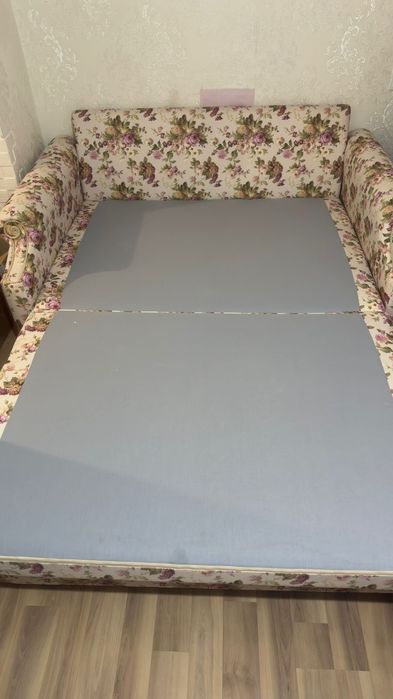 Продам почти новый диван