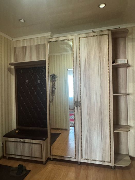 Продается шкаф в прихожую
