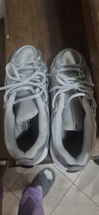 Адидас в сребристо